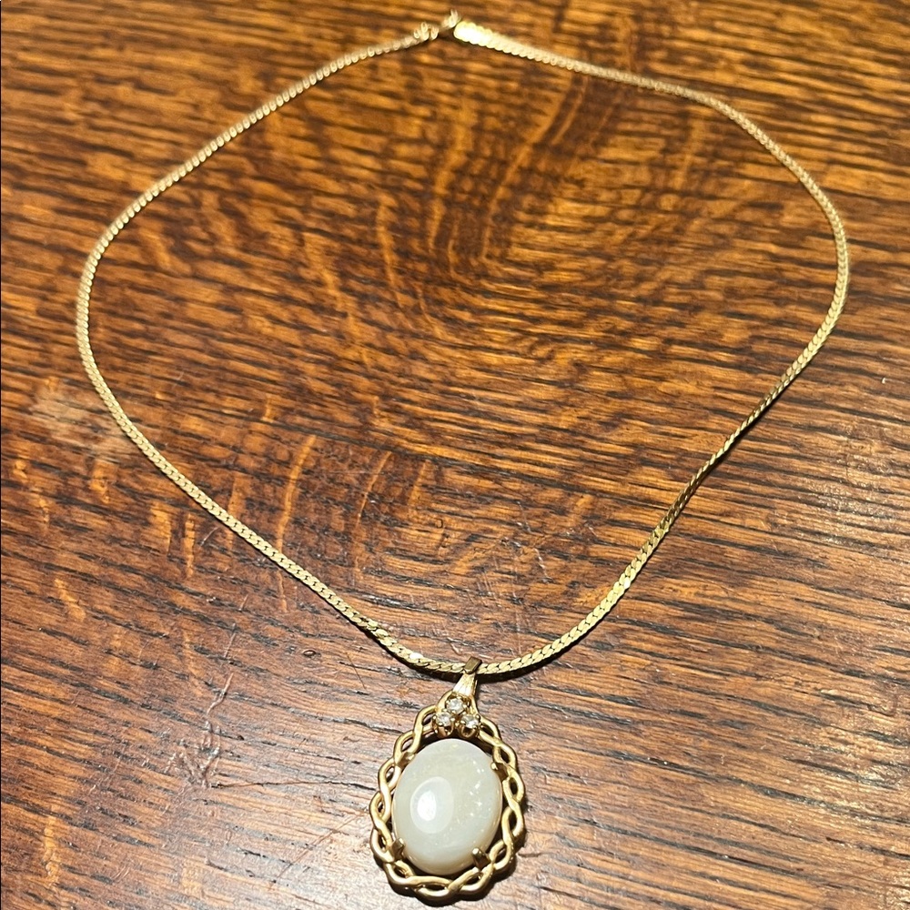 Elegant Gold plated large opal Pendant Necklace